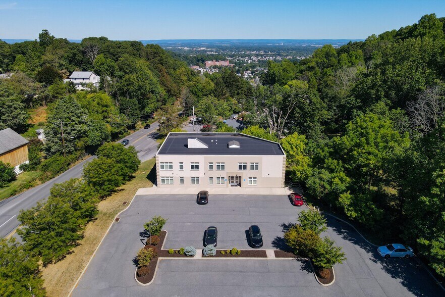 More Photos Of 1425 Mountain Dr N, Bethlehem Office For Sale