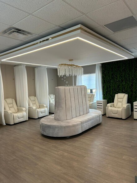 More Photos Of 2295 S Hiawassee Rd, Orlando Office For Lease