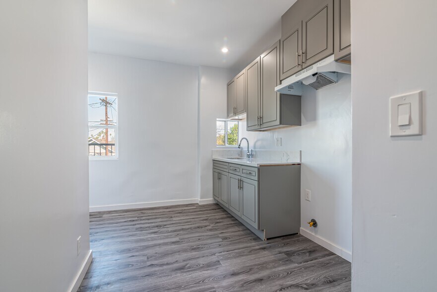 More Photos Of 1885-1899 W Jefferson Blvd, Los Angeles Apartments For Sale