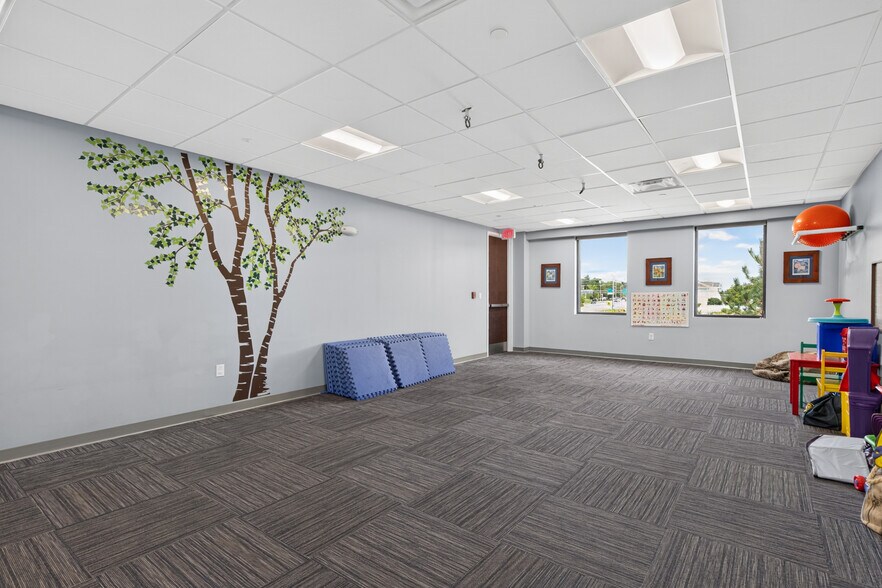 More Photos Of 51 Webb Pl, Dover Office For Sale