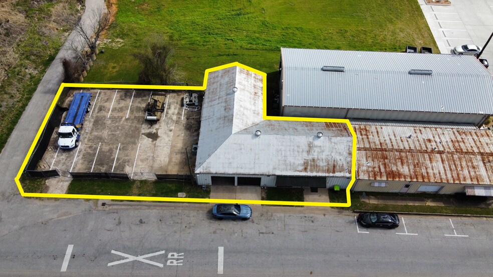 Primary Photo Of 105 S 2nd St, Richmond General Retail For Sale