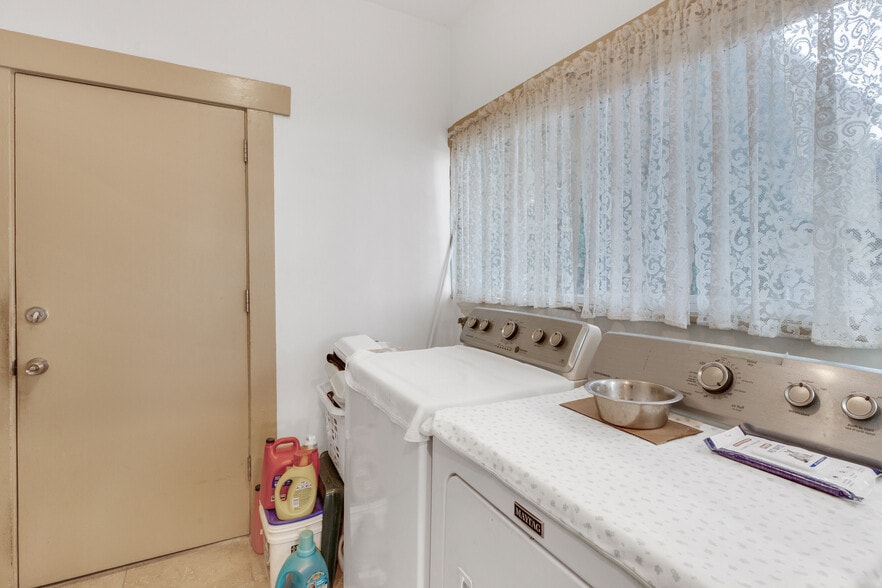 More Photos Of 1562 N Lake Ave, Pasadena Apartments For Sale