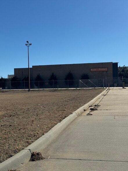 More Photos Of 8716 SE 15th St, Oklahoma City Distribution For Sale