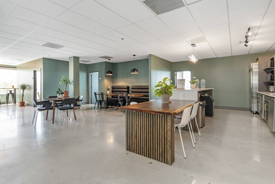 More Photos Of 200 W Towsontown Blvd, Towson Coworking Space