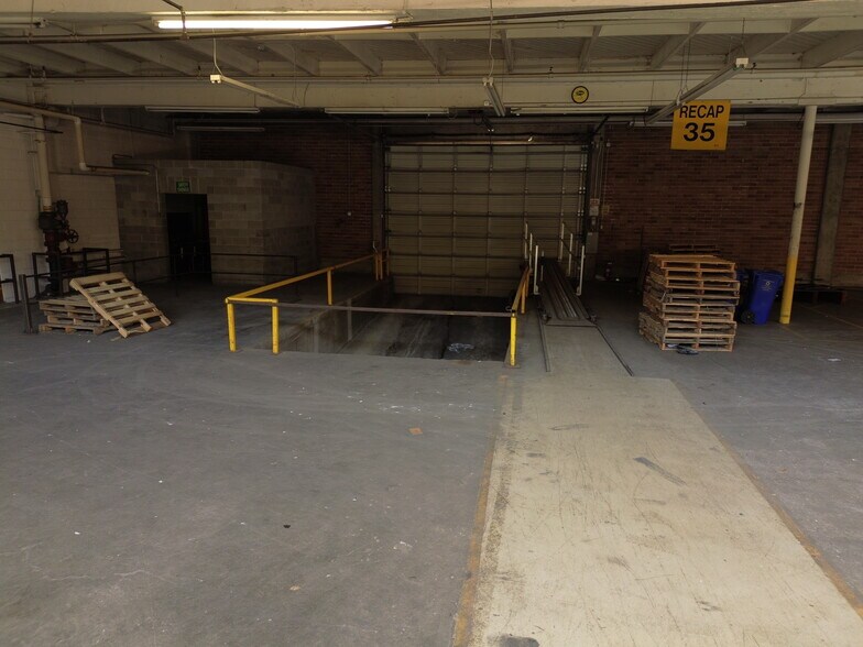 More Photos Of 1011 SE Oak St, Portland Industrial For Sale