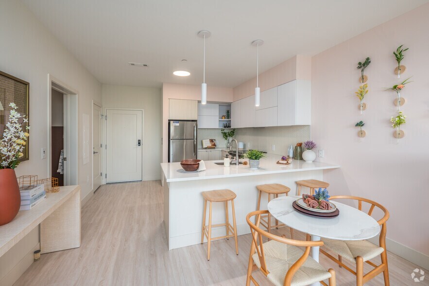 More Photos Of 39 Trotter Rd, Weymouth Apartments For Lease