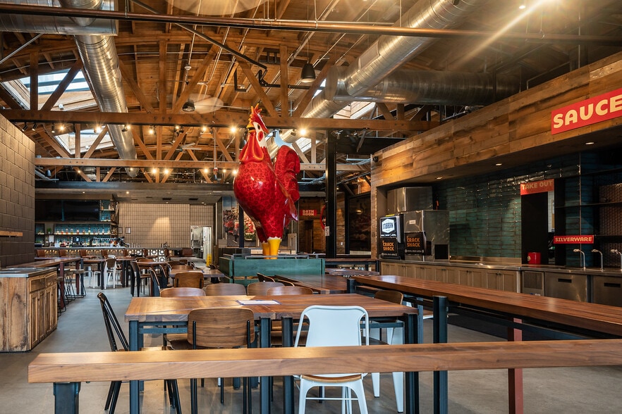 More Photos Of 30 W Green St, Pasadena Storefront For Lease