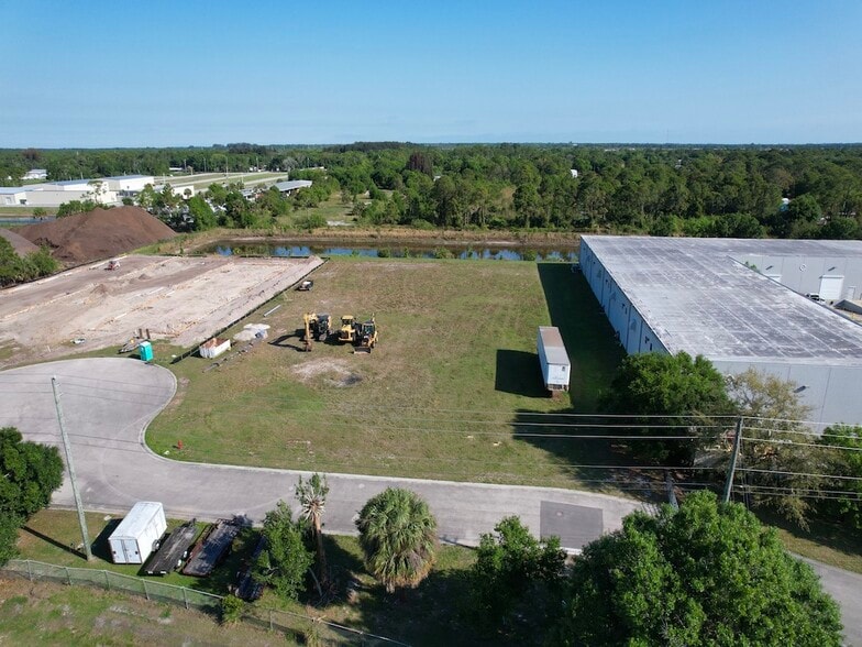More Photos Of 5000 42nd pl, Vero Beach Industrial For Sale