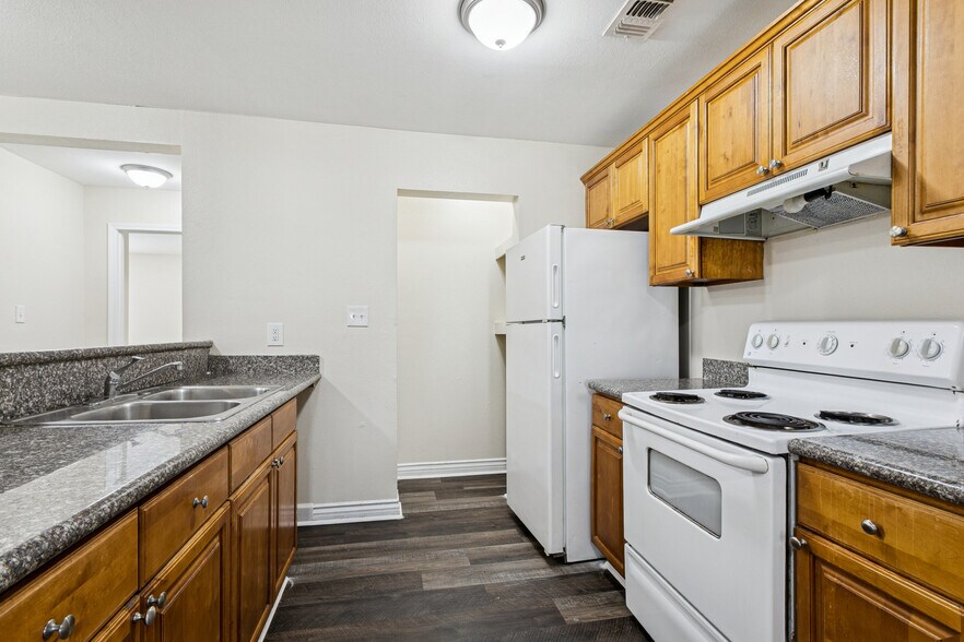 More Photos Of 3300 Garden Oaks Dr, New Orleans Apartments For Sale