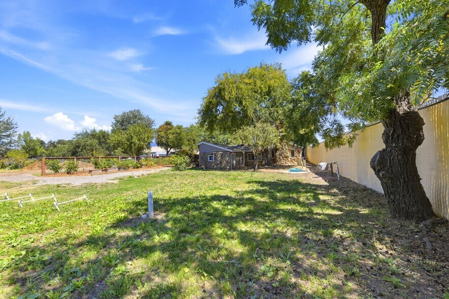 More Photos Of 10095 Monterey Rd, Gilroy Industrial For Sale