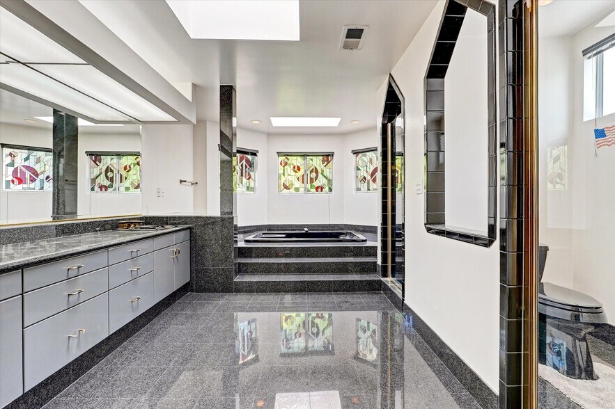 More Photos Of 4623 Hayvenhurst Ave, Encino Apartments For Sale