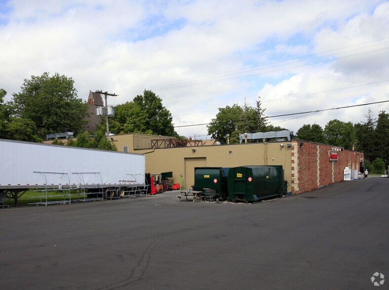 More Photos Of 278 Queen St, Scugog Supermarket For Sale