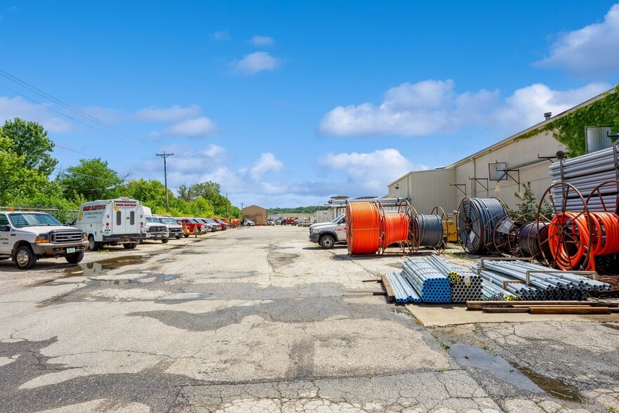 More Photos Of 2301 Fleur Dr, Des Moines Warehouse For Sale