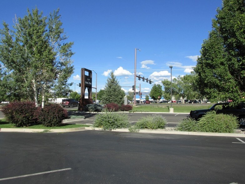 More Photos Of 1414 Hawk Pky, Montrose Freestanding For Lease