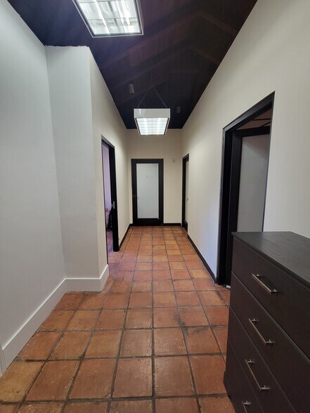 More Photos Of 2323 N Walton Walker Blvd, Dallas Office For Sale