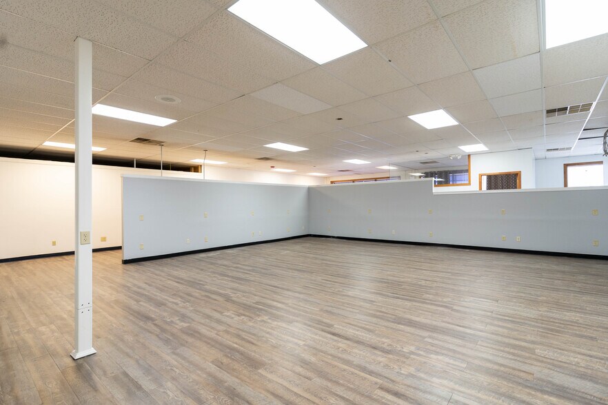 More Photos Of 11813 W 77th St, Lenexa Office For Sale