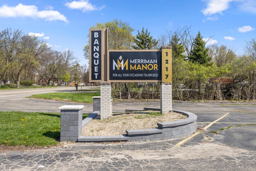 More Photos Of 1217 S Merriman Rd, Westland Lodge Meeting Hall For Sale