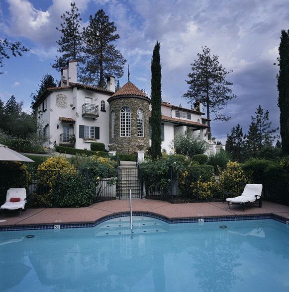 More Photos Of 48644 Victoria Ln, Oakhurst Hospitality For Sale