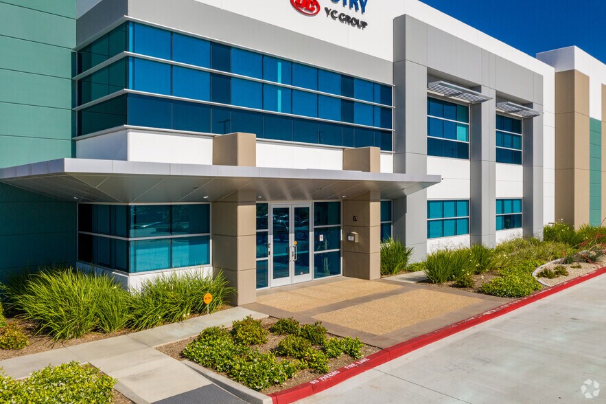 More Photos Of 4278 N Harbor Blvd, Fullerton Warehouse For Lease