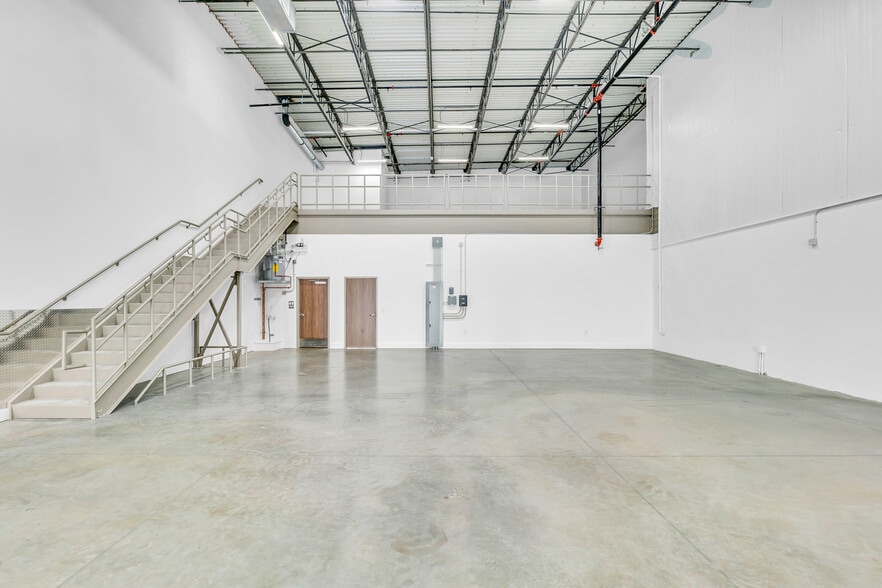 More Photos Of 1100 Lakeside Parkway, Flower Mound Showroom For Lease