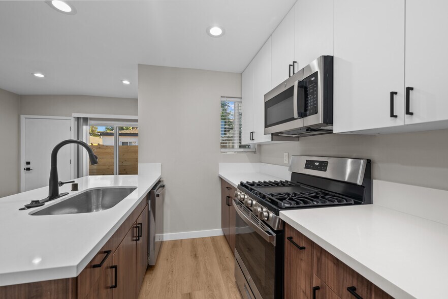 More Photos Of 1566 Reed Ave, San Diego Apartments For Sale