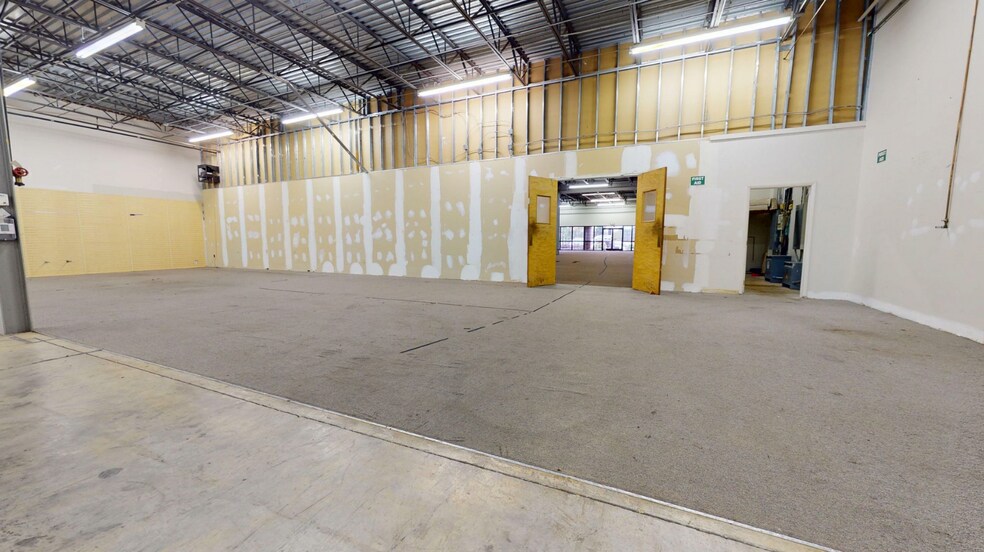 More Photos Of 2701-2709 Noblin Rd, Raleigh Light Distribution For Lease