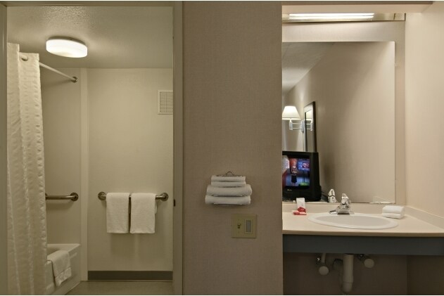 More Photos Of 2902 Cassopolis St, Elkhart Hotel For Sale