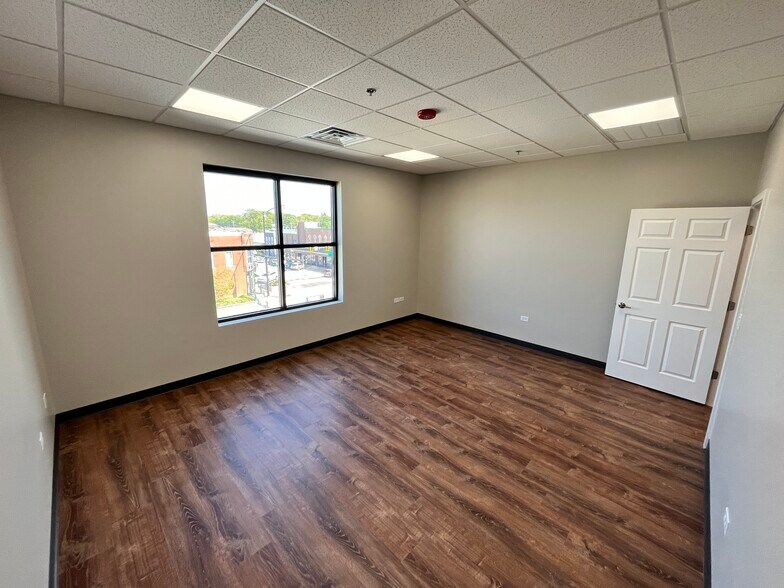 More Photos Of 113 Main St, Oswego Medical For Lease