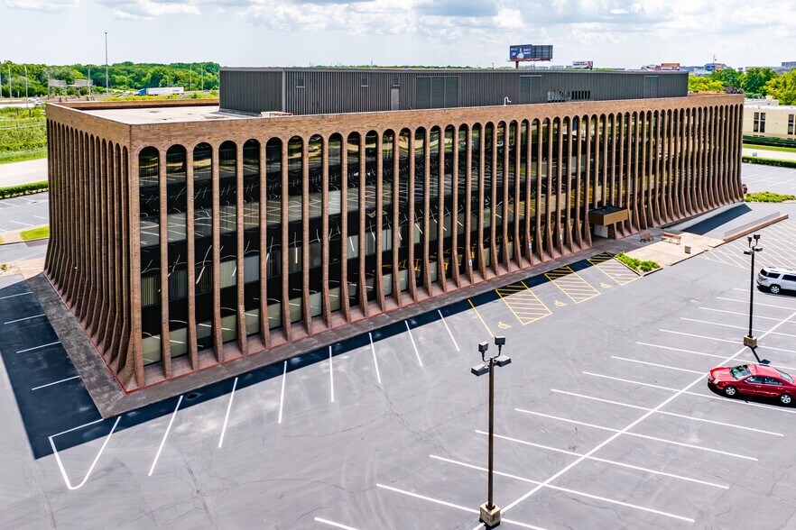 More Photos Of 2340 S River Rd, Des Plaines Office For Lease