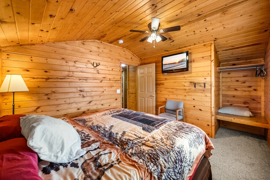 More Photos Of 1050 South Blvd, Dutch John Hotel For Sale