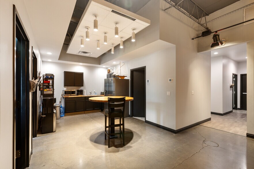 More Photos Of 8777 Governors Row, Dallas Distribution For Sale