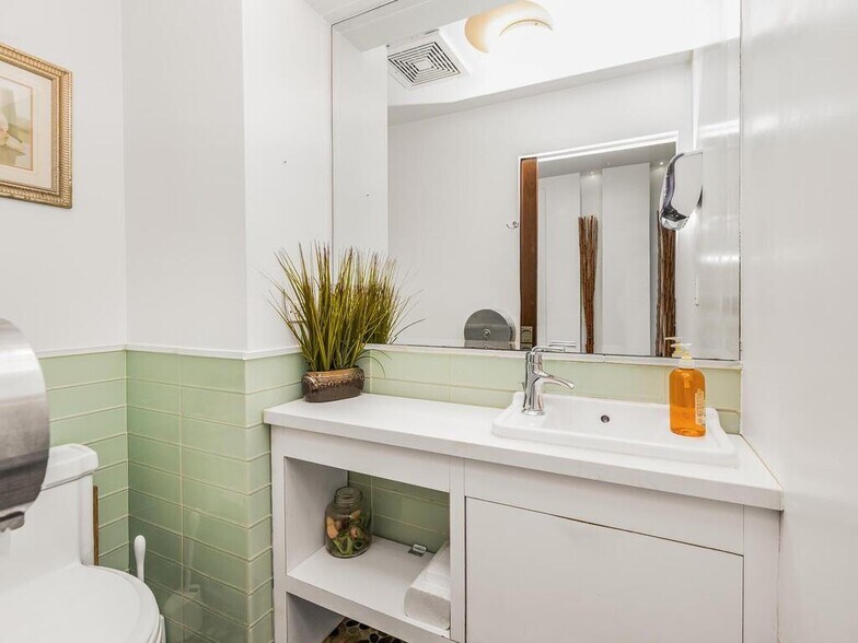 More Photos Of 113 E 39th St, New York Apartments For Sale