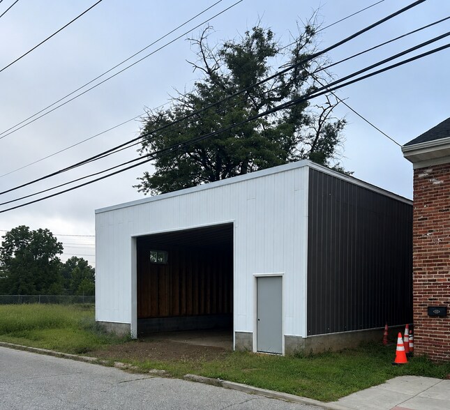 More Photos Of 832 S. Claymont St, Wilmington Industrial For Lease