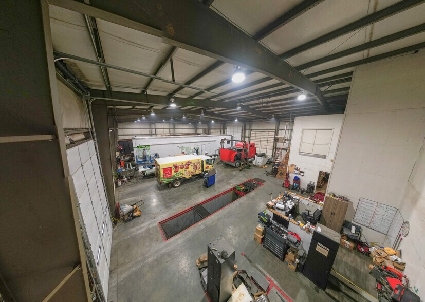 More Photos Of 267 N Graham St, Bowling Green Light Distribution For Sale