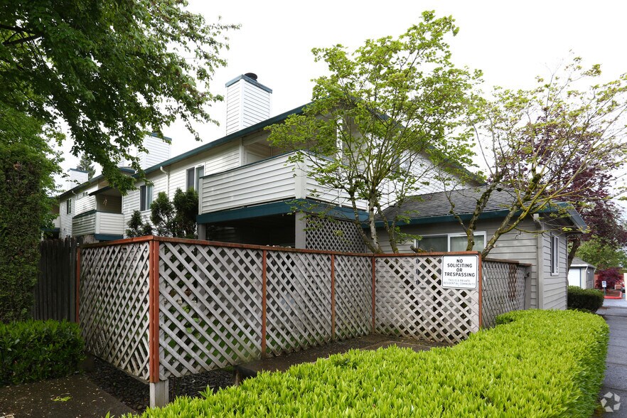 More Photos Of 805 NE Kane Dr, Gresham Apartments For Sale