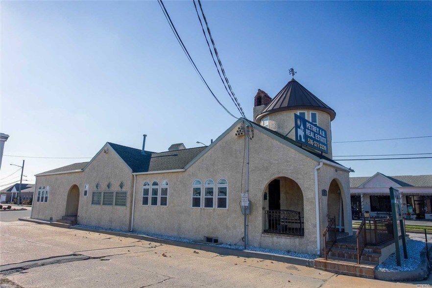 More Photos Of 2041 Park St, Atlantic Beach Loft Creative Space For Lease