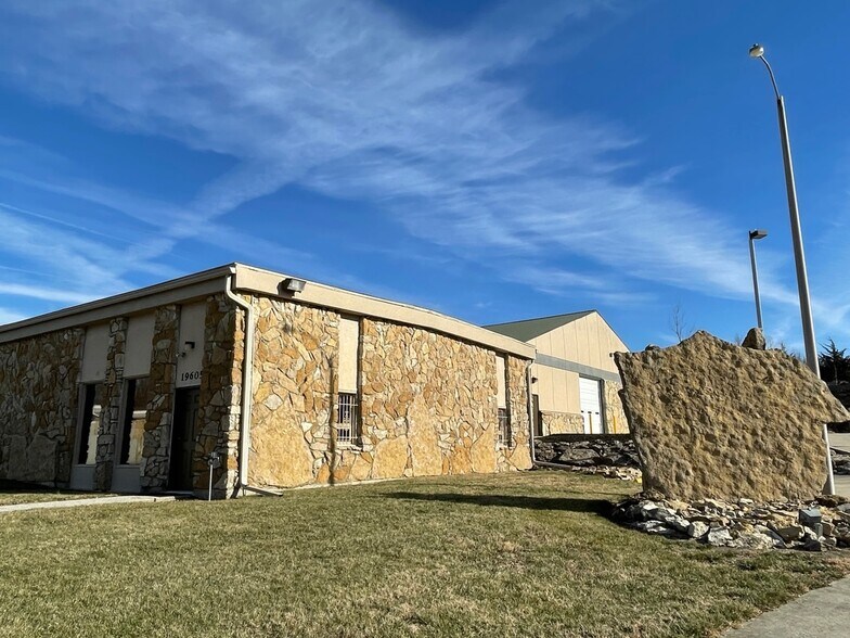 More Photos Of 19605 E 40 Hwy, Independence Warehouse For Sale