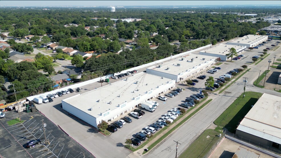 More Photos Of 1100-1120 Luke St, Irving Unknown For Lease