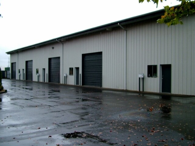 More Photos Of 633 Market St, Eugene Service For Lease