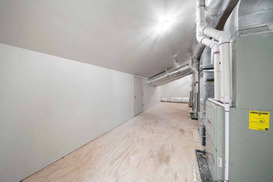 More Photos Of 7447 Riverside Pky, Tulsa Bank For Lease