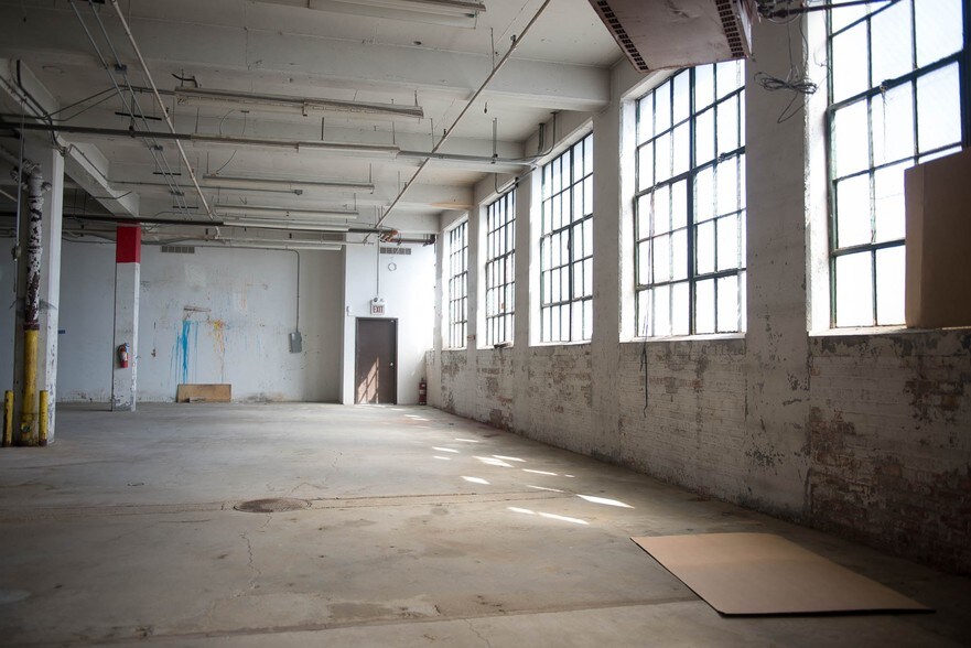 More Photos Of 3025 W 47th St, Chicago Warehouse For Lease