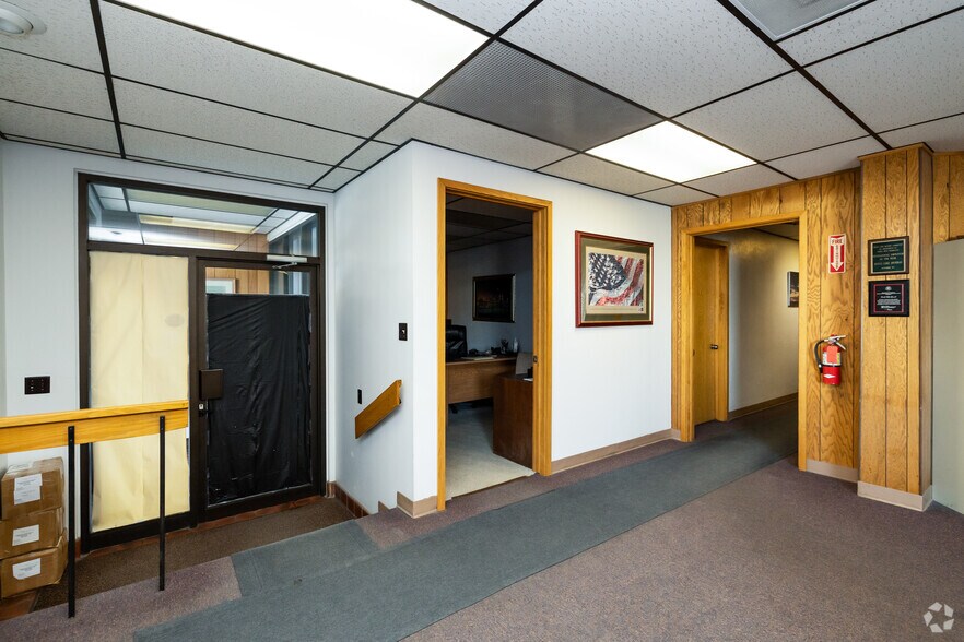 More Photos Of 516 4th St NE, Devils Lake Office For Sale