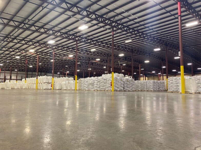 More Photos Of 3605 Concord, Weston Industrial For Lease