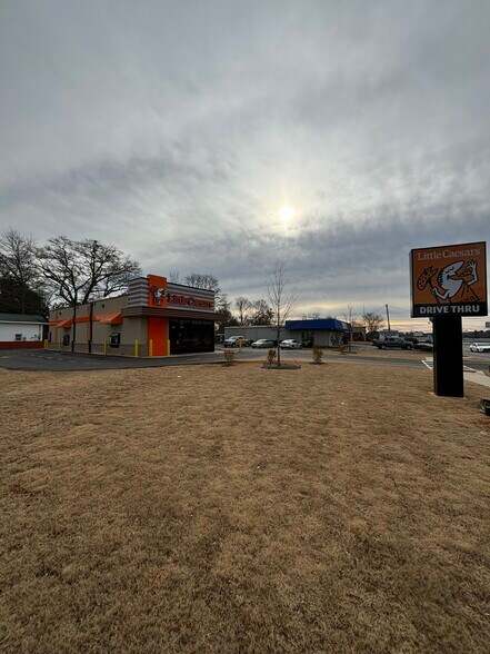 More Photos Of 487 Big a Rd, Toccoa Fast Food For Sale