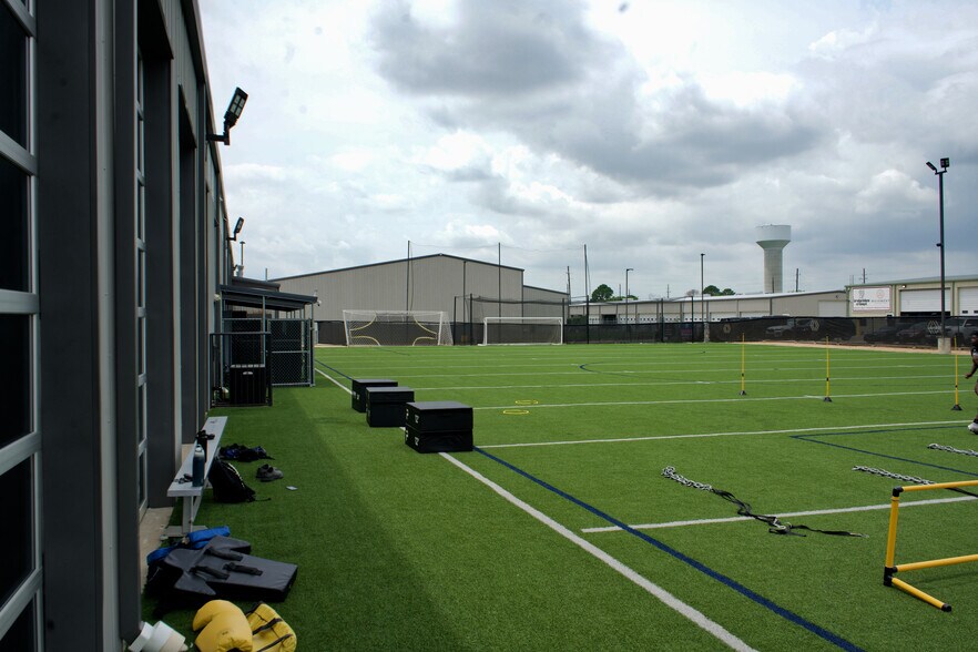 More Photos Of 16634 House Hahl Rd, Cypress Health Club For Sale