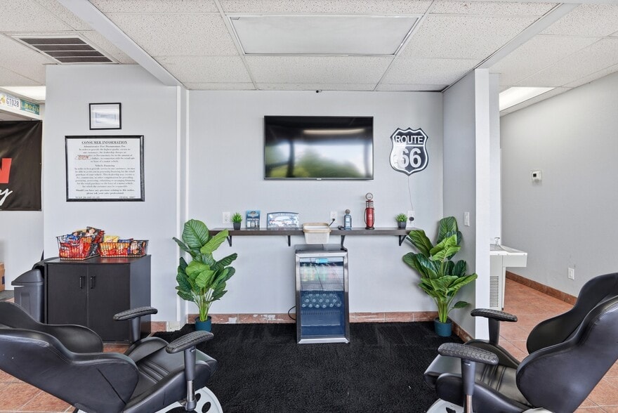 More Photos Of 325 W Dixon Blvd, Shelby Unknown For Lease