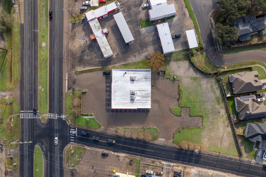 More Photos Of 10765 Leopard St, Corpus Christi Freestanding For Sale