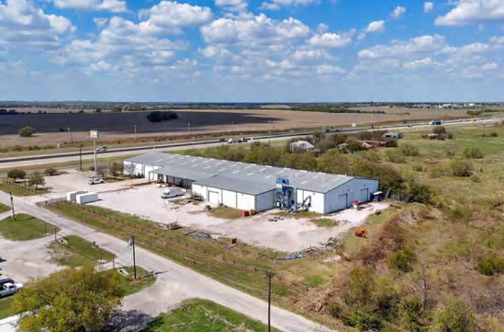 More Photos Of 1850 N Stemmons St, Sanger Warehouse For Sale