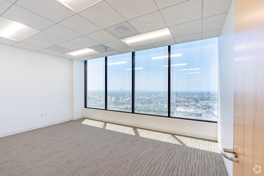 More Photos Of 10880 Wilshire Blvd, Los Angeles Office For Lease