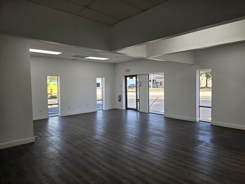 More Photos Of 8010 Anderson Rd, Tampa Warehouse For Lease
